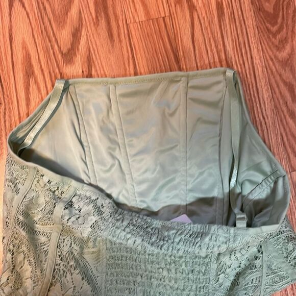 Torrid Lace power Mesh Crop Corset, smoke green, 1X, 14-16 - Picture 4 of 6